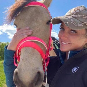 Green eyes and gorgeous lady from Chicago.